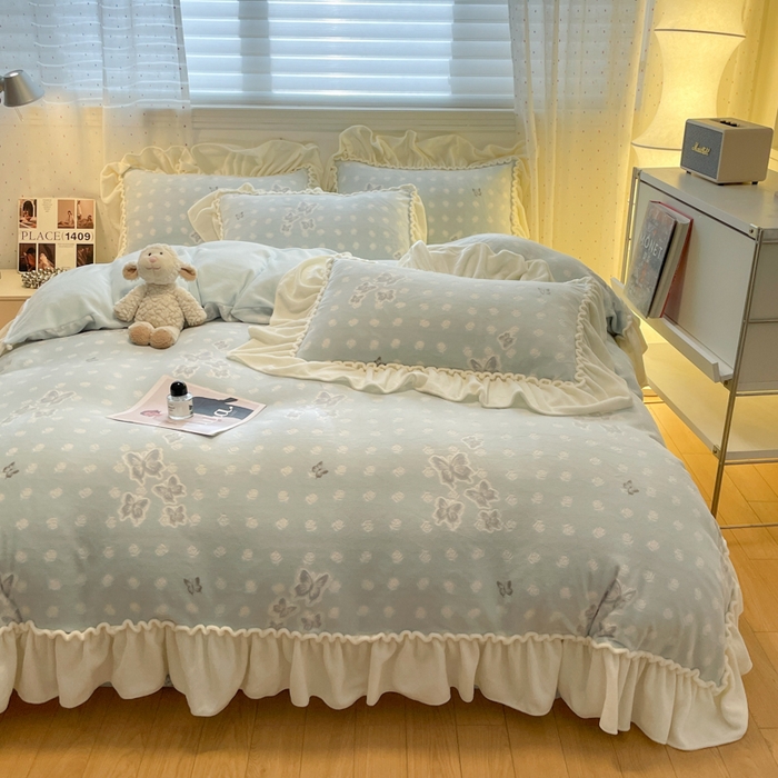 91家纺网 家纺一手货源 找家纺 利欧 2025新款褶皱边雕花牛奶绒四件套 蝶舞-蓝