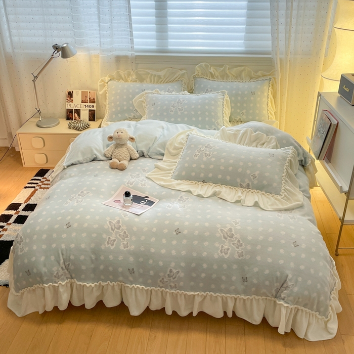 91家纺网 家纺一手货源 找家纺 利欧 2025新款褶皱边雕花牛奶绒四件套 蝶舞-蓝