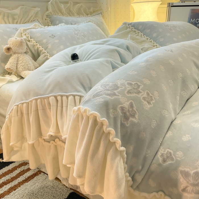 91家纺网 家纺一手货源 找家纺 利欧 2025新款褶皱边雕花牛奶绒四件套 蝶舞-蓝