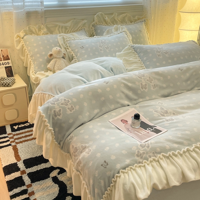 91家纺网 家纺一手货源 找家纺 利欧 2025新款褶皱边雕花牛奶绒四件套 蝶舞-蓝