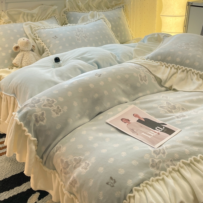 91家纺网 家纺一手货源 找家纺 利欧 2025新款褶皱边雕花牛奶绒四件套 蝶舞-蓝