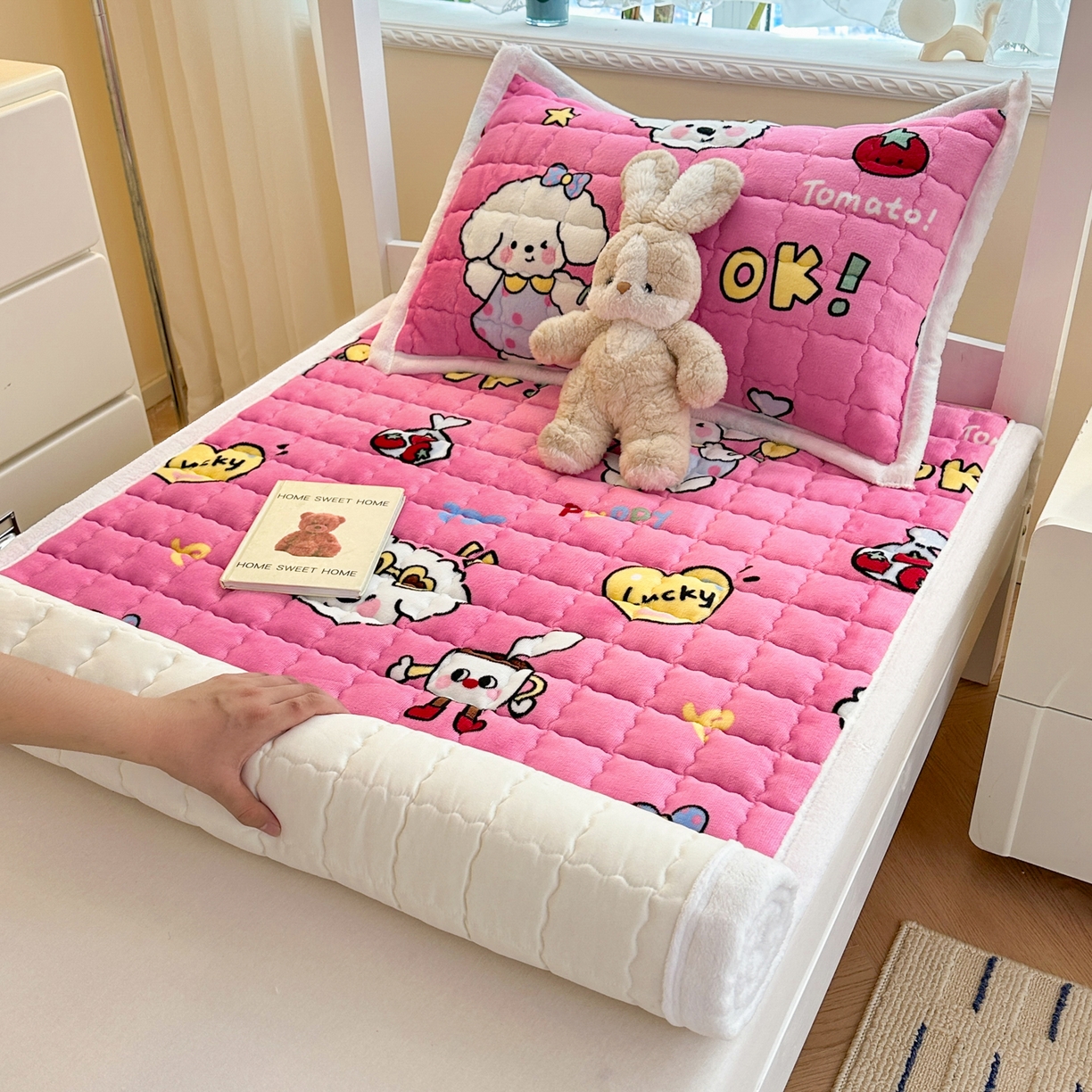 91家纺网 家纺一手货源 找家纺 川悦生活 2025新款A类印花牛奶绒床垫加厚绒保暖床床褥 床垫嗨皮小奶狗