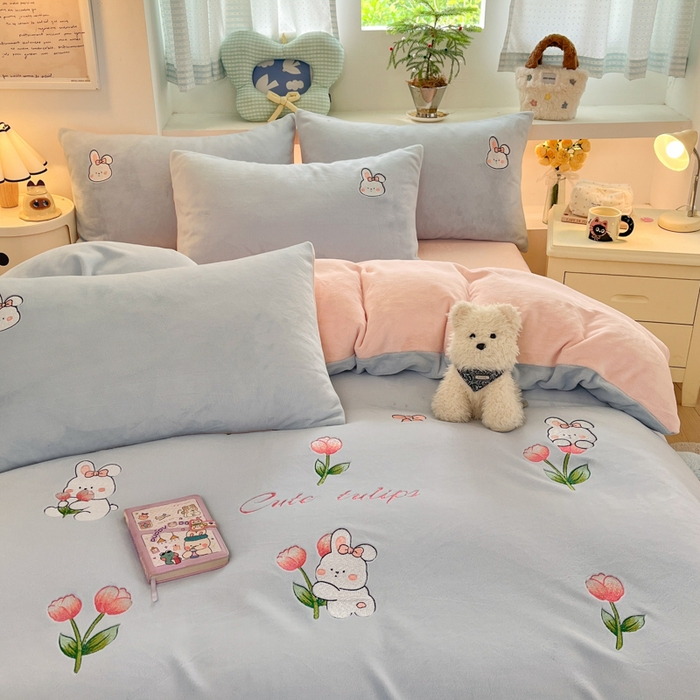 91家纺网 家纺一手货源 找家纺 （总）利欧 2025新款满绣卡通牛奶绒刺绣四件套