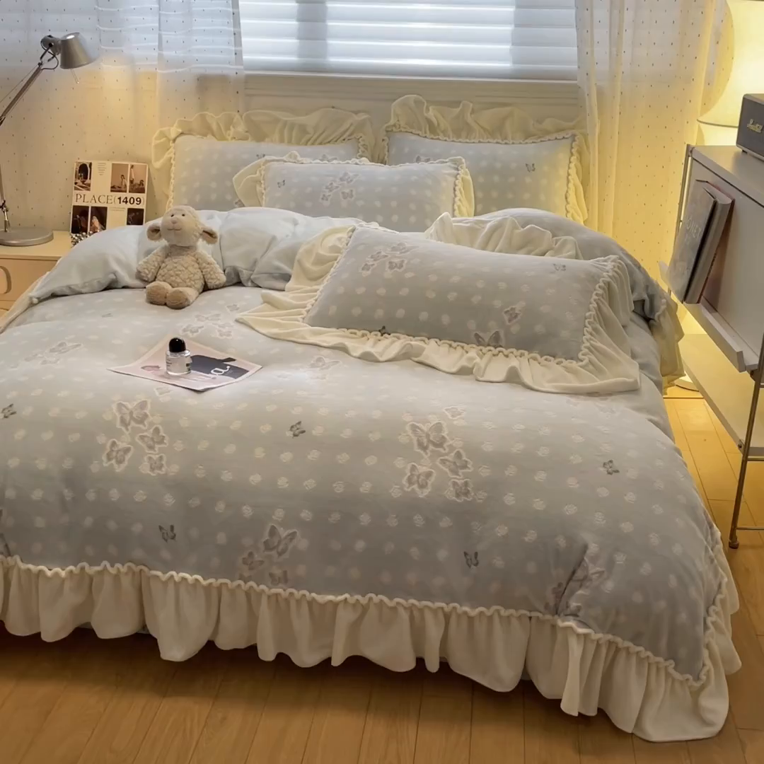 91家纺网 家纺一手货源 找家纺 利欧 2025新款褶皱边雕花牛奶绒四件套 蝶舞-蓝