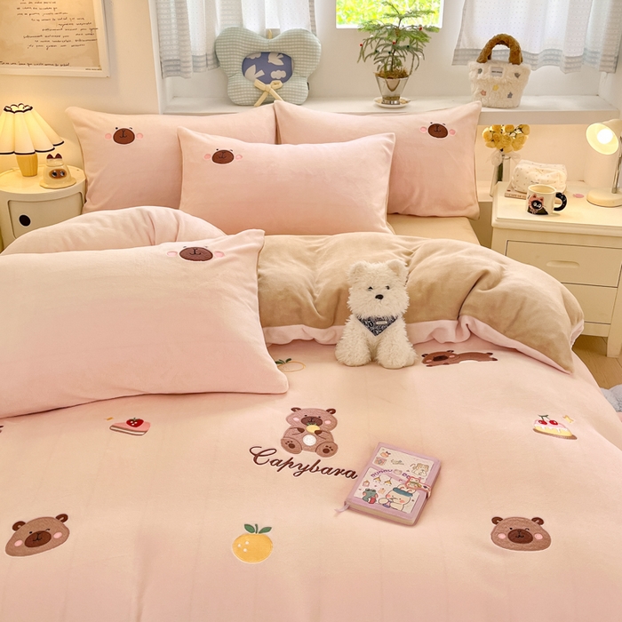 91家纺网 家纺一手货源 找家纺 （总）利欧 2025新款满绣卡通牛奶绒刺绣四件套