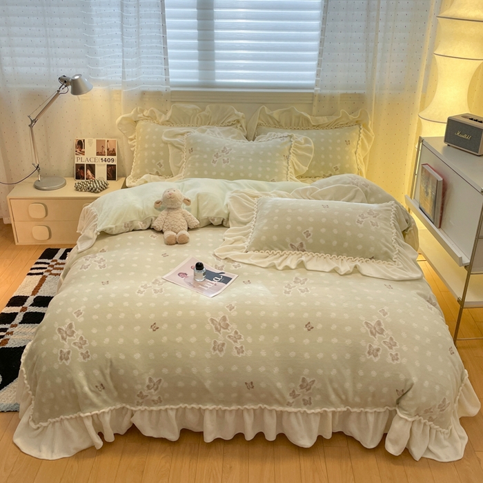 91家纺网 家纺一手货源 找家纺 利欧 2025新款褶皱边雕花牛奶绒四件套 蝶舞-绿