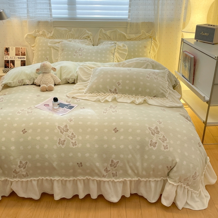 91家纺网 家纺一手货源 找家纺 利欧 2025新款褶皱边雕花牛奶绒四件套 蝶舞-绿