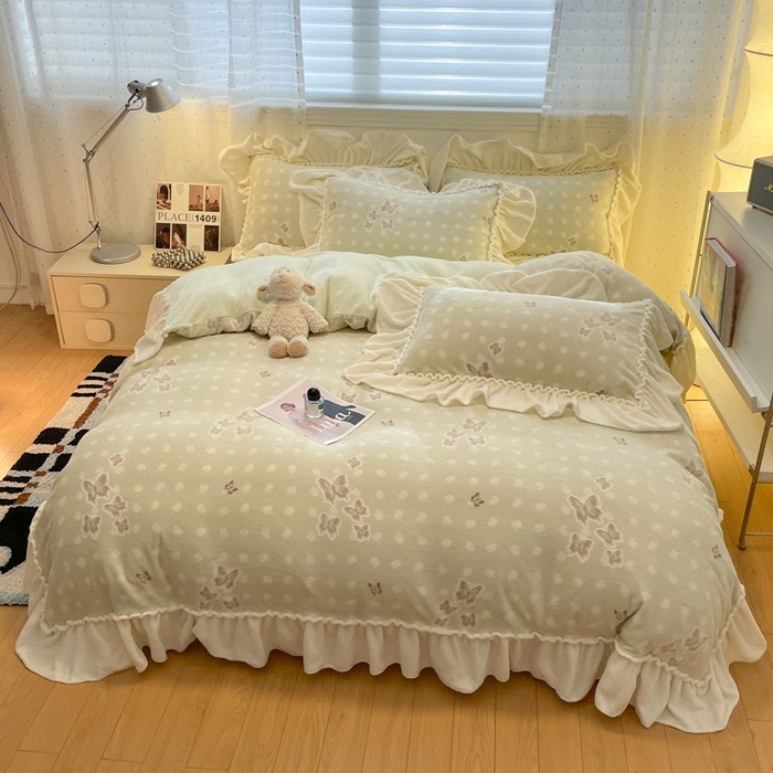 91家纺网 家纺一手货源 找家纺 利欧 2025新款褶皱边雕花牛奶绒四件套 蝶舞-绿