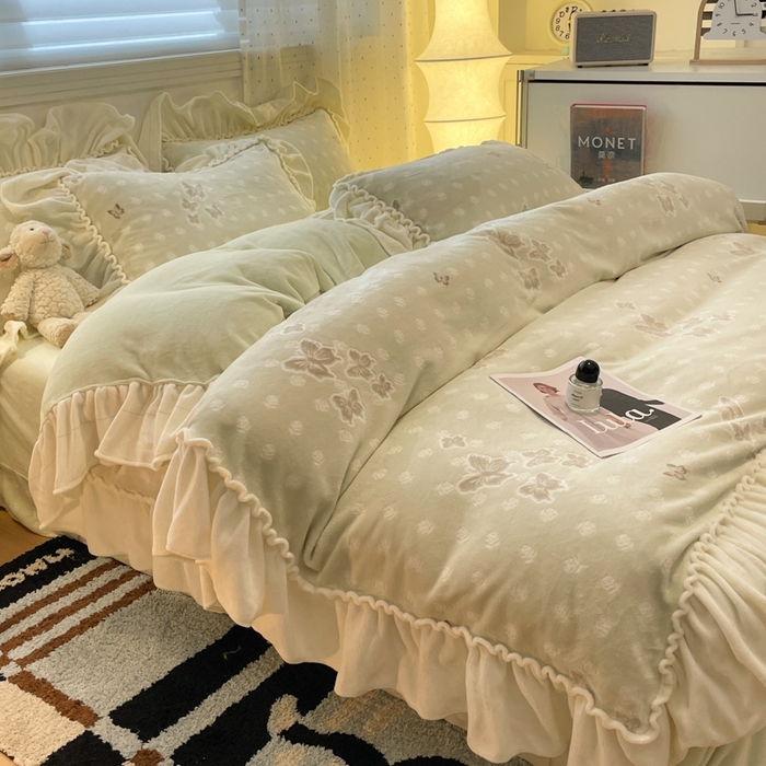 91家纺网 家纺一手货源 找家纺 利欧 2025新款褶皱边雕花牛奶绒四件套 蝶舞-绿