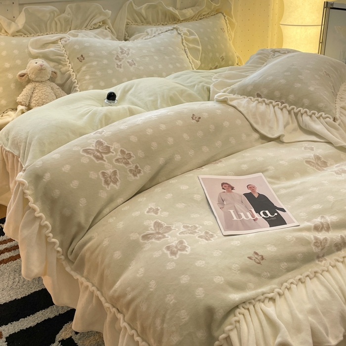 91家纺网 家纺一手货源 找家纺 利欧 2025新款褶皱边雕花牛奶绒四件套 蝶舞-绿