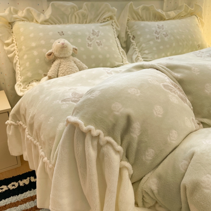 91家纺网 家纺一手货源 找家纺 利欧 2025新款褶皱边雕花牛奶绒四件套 蝶舞-绿