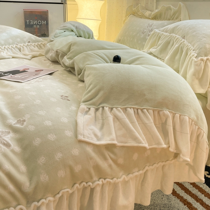 91家纺网 家纺一手货源 找家纺 利欧 2025新款褶皱边雕花牛奶绒四件套 蝶舞-绿