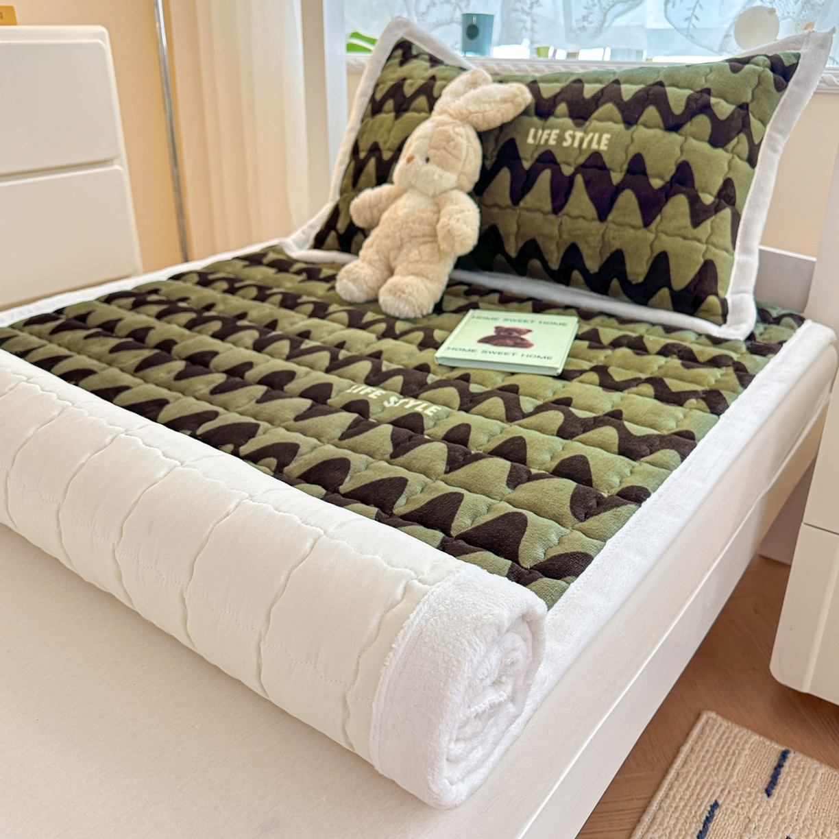 91家纺网 家纺一手货源 找家纺 川悦生活 2025新款A类印花牛奶绒床垫加厚绒保暖床床褥 床垫简-轻咖