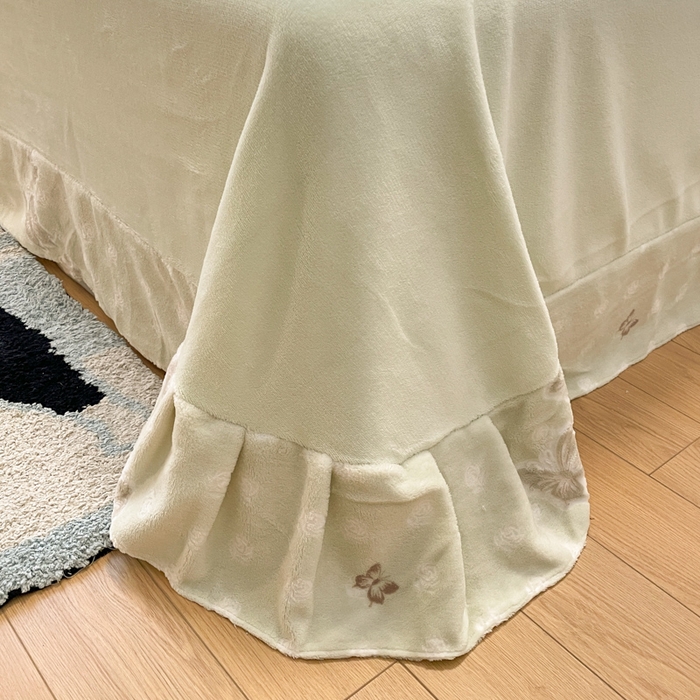 91家纺网 家纺一手货源 找家纺 利欧 2025新款褶皱边雕花牛奶绒四件套 蝶舞-绿