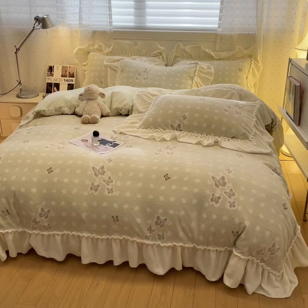 91家纺网 家纺一手货源 找家纺 利欧 2025新款褶皱边雕花牛奶绒四件套 蝶舞-绿