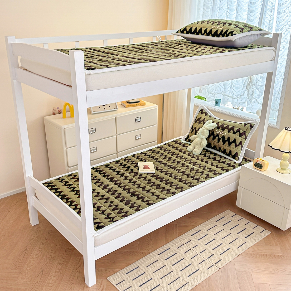 91家纺网 家纺一手货源 找家纺 川悦生活 2025新款A类印花牛奶绒床垫加厚绒保暖床床褥 床垫简-轻咖