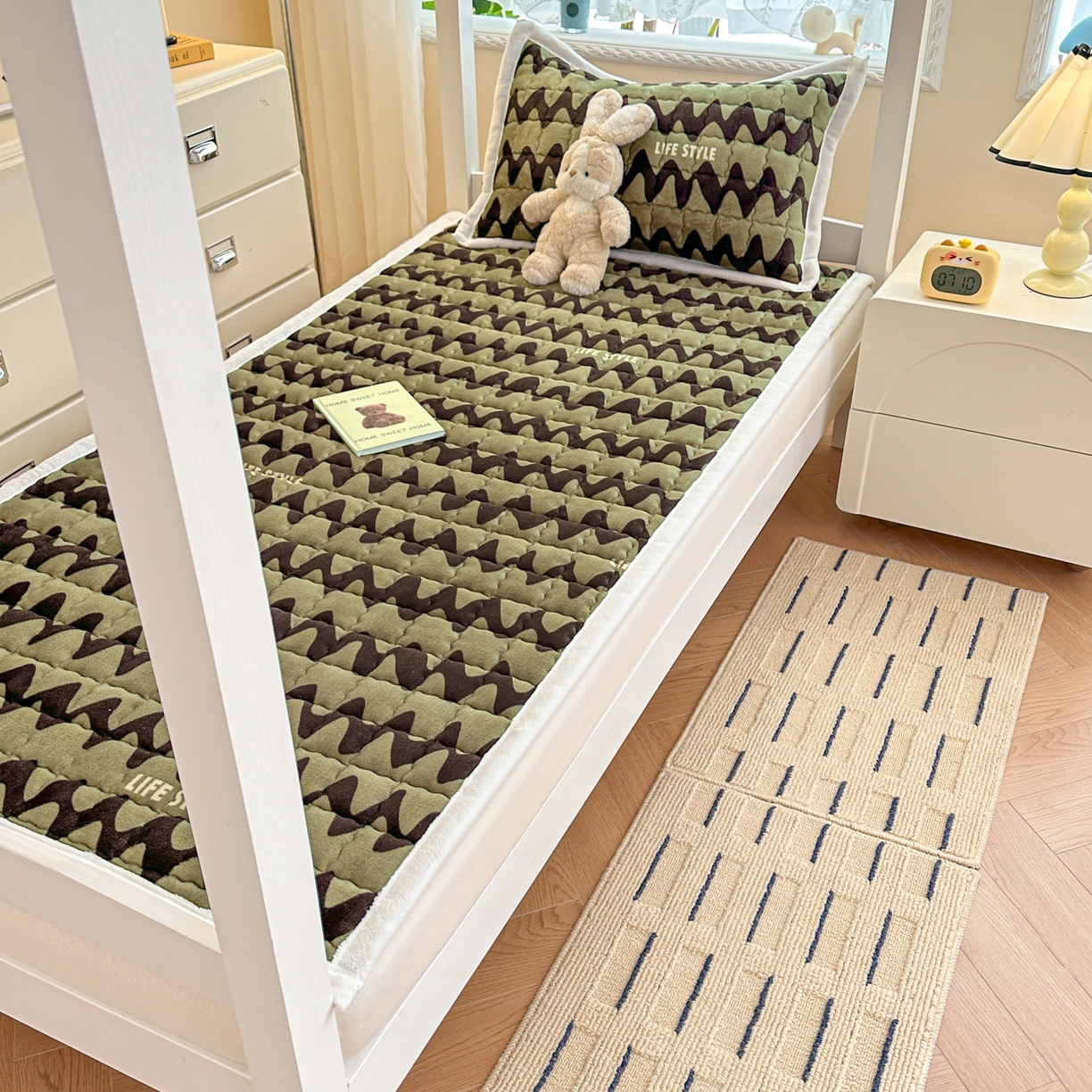 91家纺网 家纺一手货源 找家纺 川悦生活 2025新款A类印花牛奶绒床垫加厚绒保暖床床褥 床垫简-轻咖