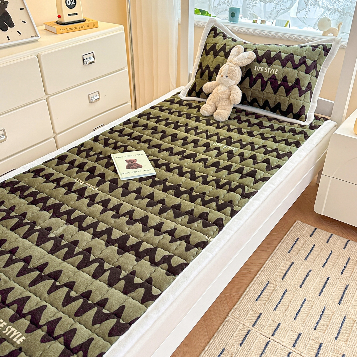 91家纺网 家纺一手货源 找家纺 川悦生活 2025新款A类印花牛奶绒床垫加厚绒保暖床床褥 床垫简-轻咖