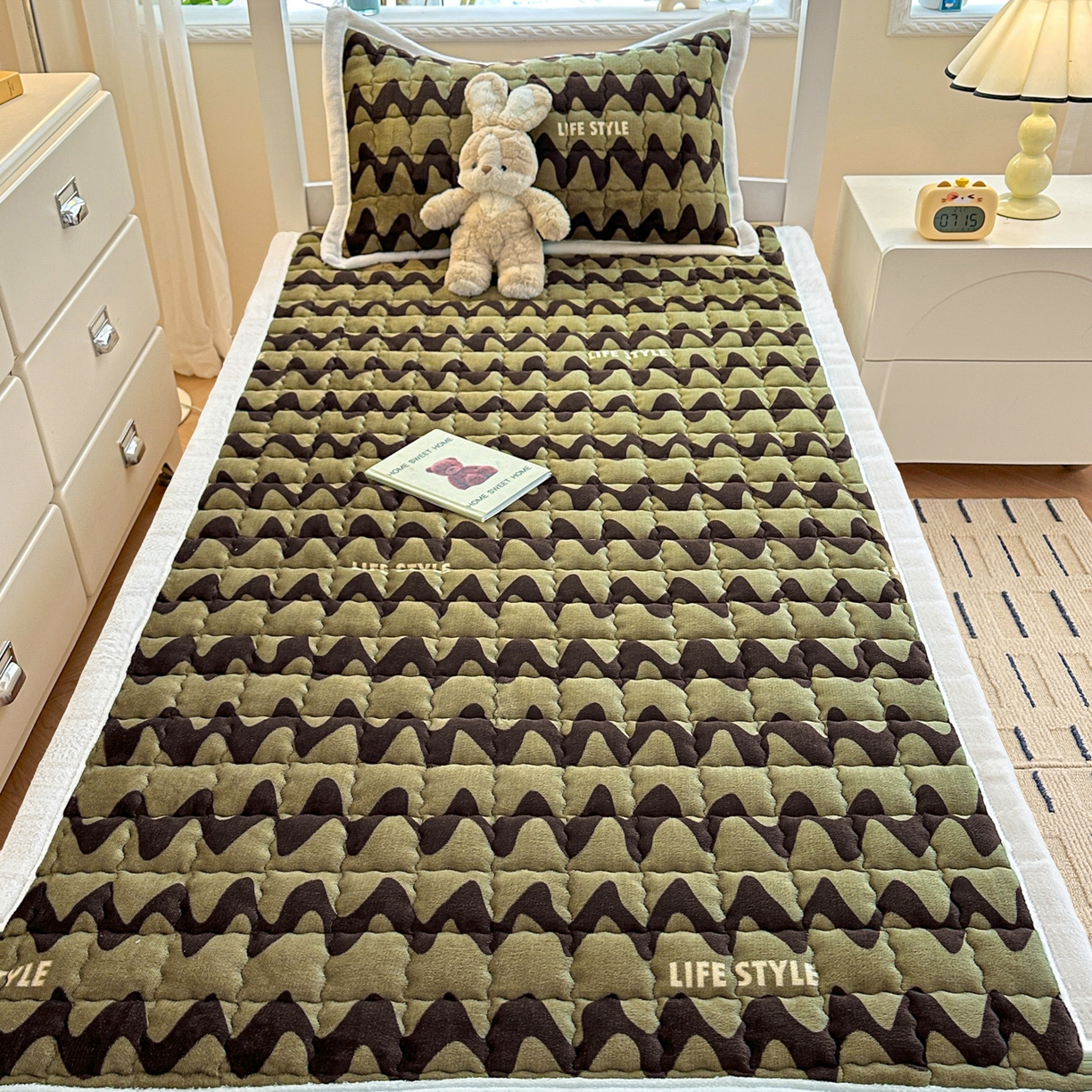 91家纺网 家纺一手货源 找家纺 川悦生活 2025新款A类印花牛奶绒床垫加厚绒保暖床床褥 床垫简-轻咖