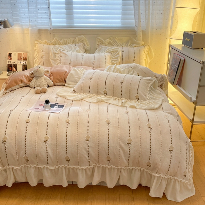 91家纺网 家纺一手货源 找家纺 利欧 2025新款褶皱边雕花牛奶绒四件套 玫影-橙