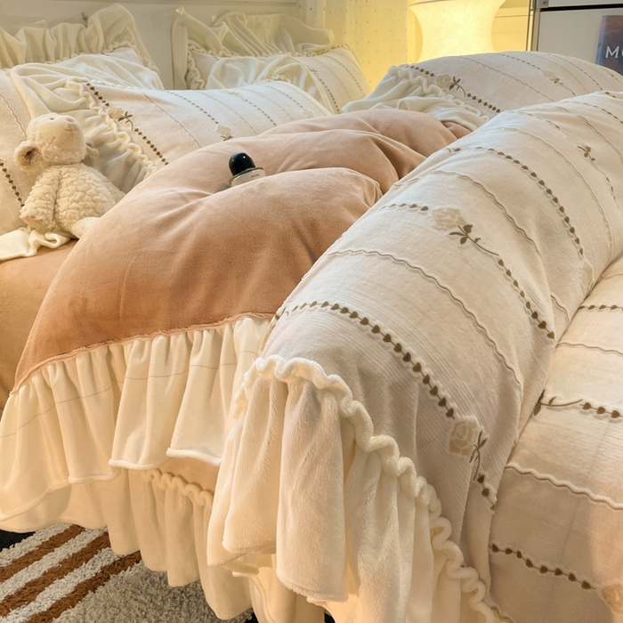 91家纺网 家纺一手货源 找家纺 利欧 2025新款褶皱边雕花牛奶绒四件套 玫影-橙