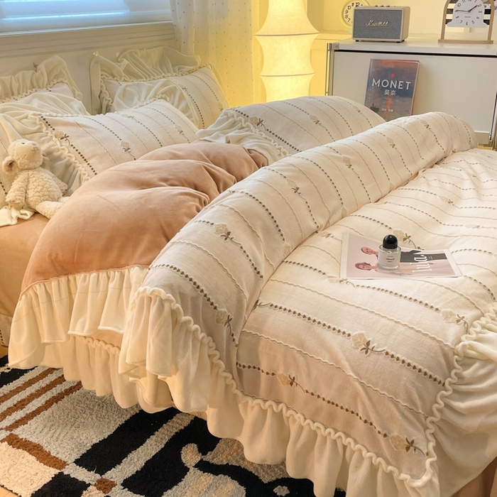 91家纺网 家纺一手货源 找家纺 利欧 2025新款褶皱边雕花牛奶绒四件套 玫影-橙