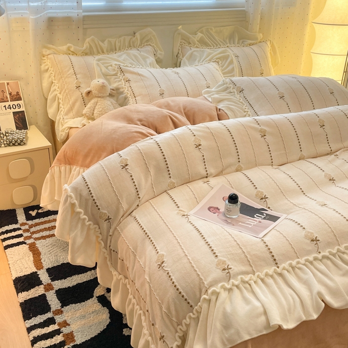 91家纺网 家纺一手货源 找家纺 利欧 2025新款褶皱边雕花牛奶绒四件套 玫影-橙