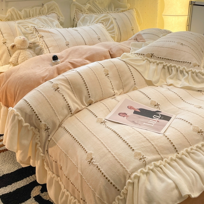 91家纺网 家纺一手货源 找家纺 利欧 2025新款褶皱边雕花牛奶绒四件套 玫影-橙