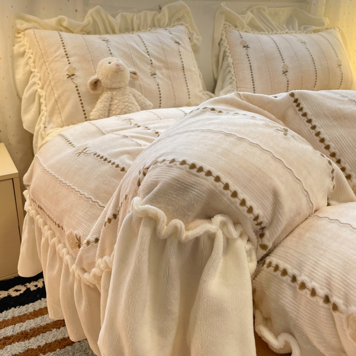 91家纺网 家纺一手货源 找家纺 利欧 2025新款褶皱边雕花牛奶绒四件套 玫影-橙