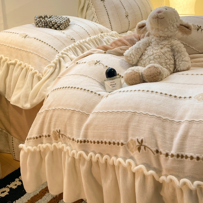 91家纺网 家纺一手货源 找家纺 利欧 2025新款褶皱边雕花牛奶绒四件套 玫影-橙