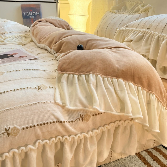 91家纺网 家纺一手货源 找家纺 利欧 2025新款褶皱边雕花牛奶绒四件套 玫影-橙