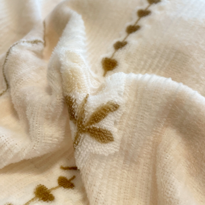 91家纺网 家纺一手货源 找家纺 利欧 2025新款褶皱边雕花牛奶绒四件套 玫影-橙