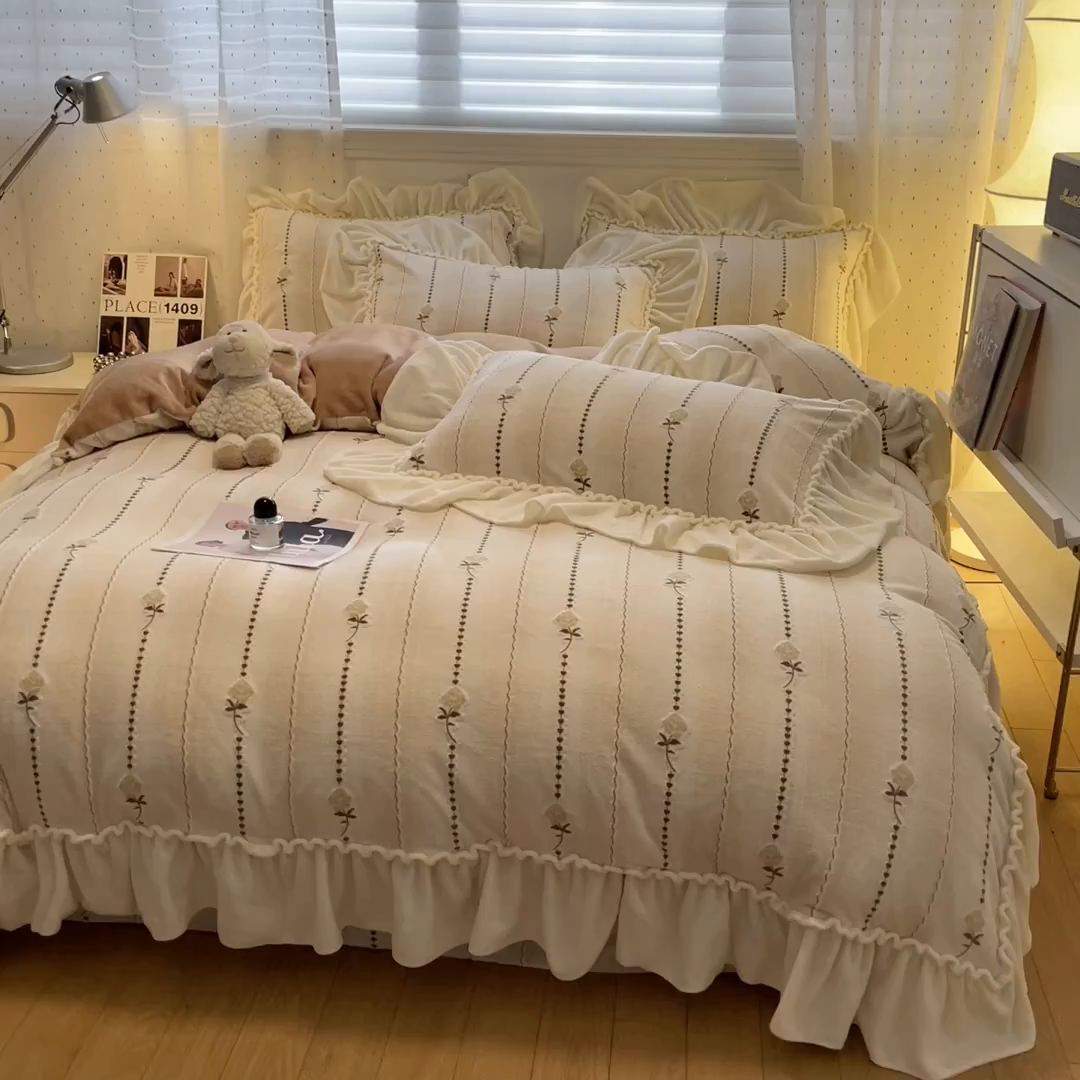 91家纺网 家纺一手货源 找家纺 利欧 2025新款褶皱边雕花牛奶绒四件套 玫影-橙