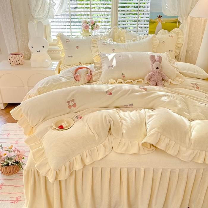 91家纺网 家纺一手货源 找家纺 （总）欧冠家纺 2025新款加厚牛奶绒刺绣床裙款四件套