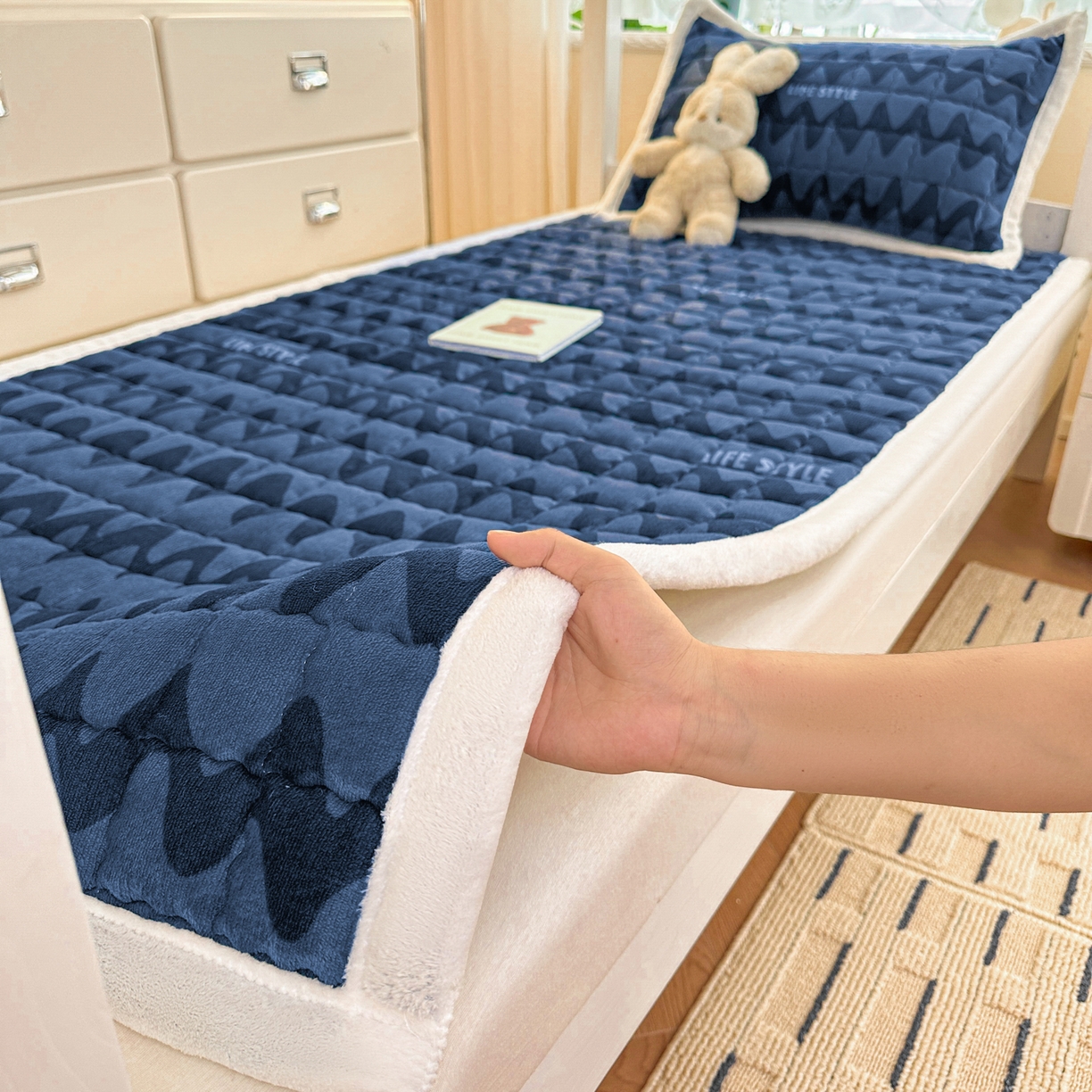 川悦生活 2025新款A类印花牛奶绒床垫加厚绒保暖床床褥 床垫简-轻蓝