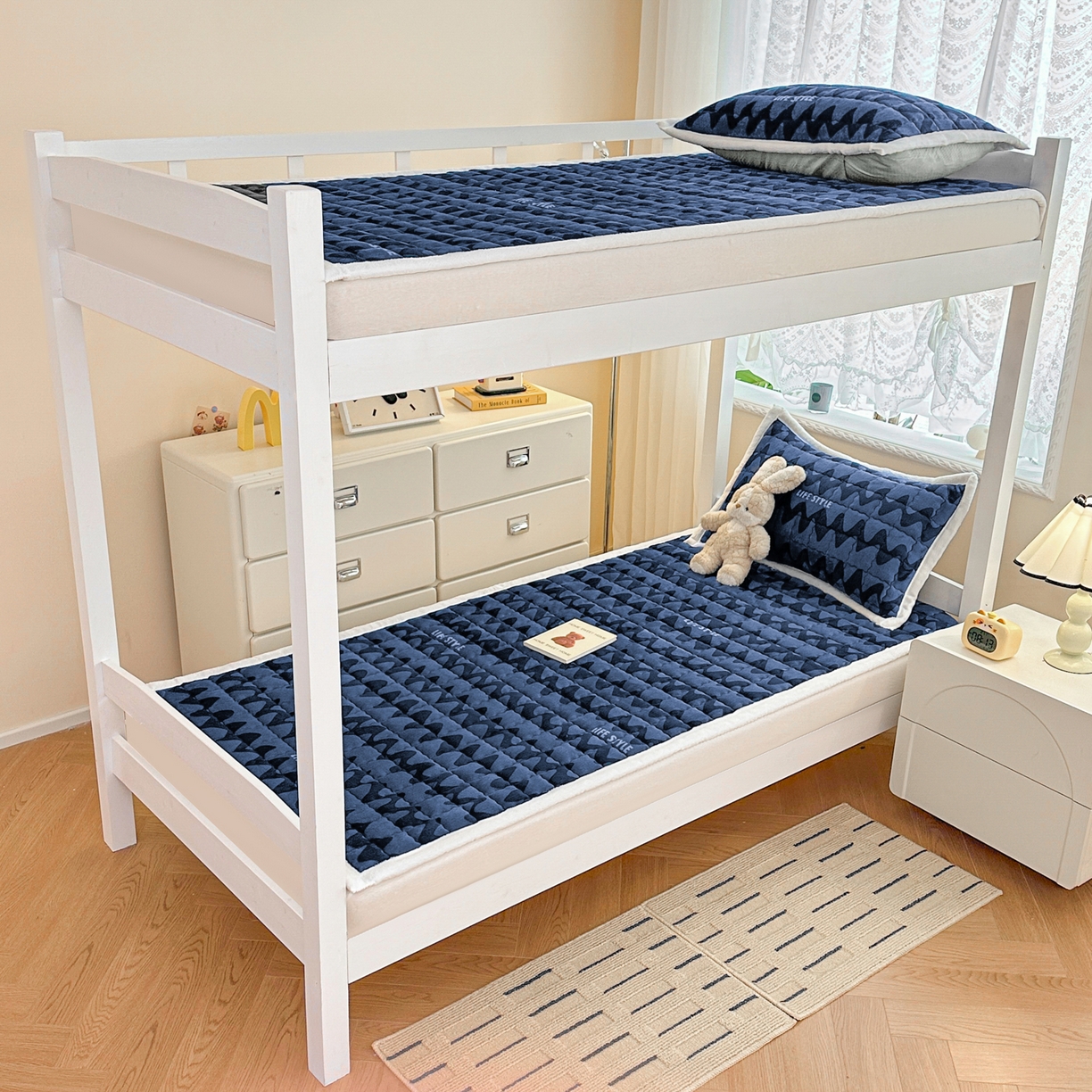 91家纺网 家纺一手货源 找家纺 川悦生活 2025新款A类印花牛奶绒床垫加厚绒保暖床床褥 床垫简-轻蓝