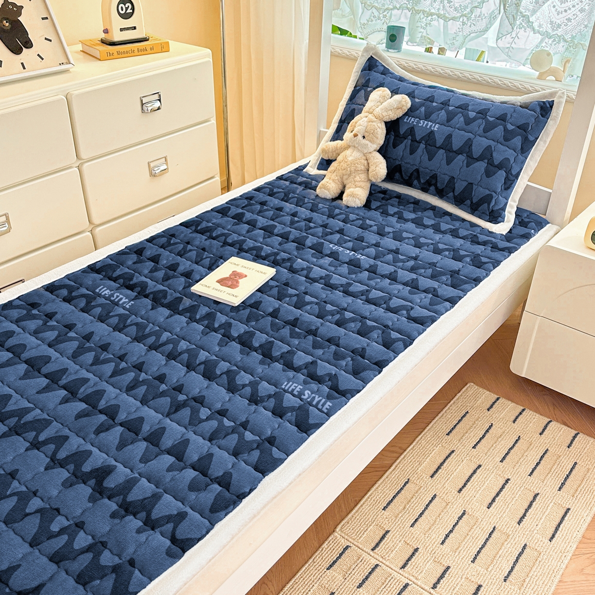 91家纺网 家纺一手货源 找家纺 川悦生活 2025新款A类印花牛奶绒床垫加厚绒保暖床床褥 床垫简-轻蓝