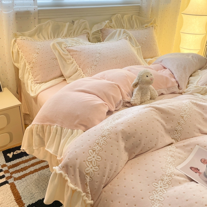 利欧 2025新款褶皱边雕花牛奶绒四件套 少女结-粉