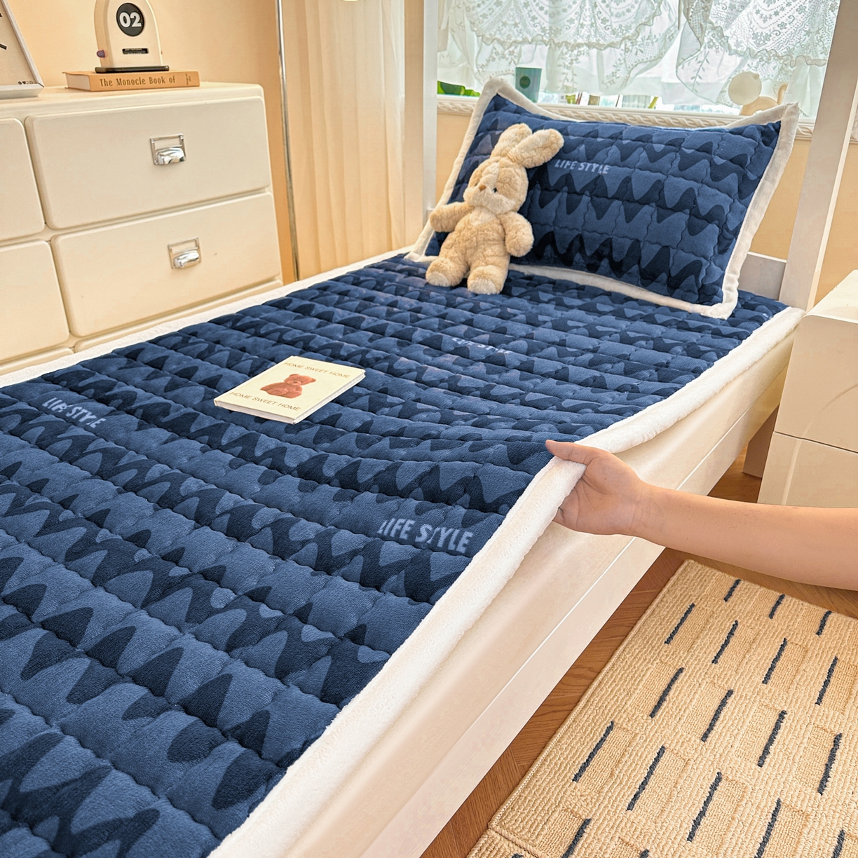 91家纺网 家纺一手货源 找家纺 川悦生活 2025新款A类印花牛奶绒床垫加厚绒保暖床床褥 床垫简-轻蓝