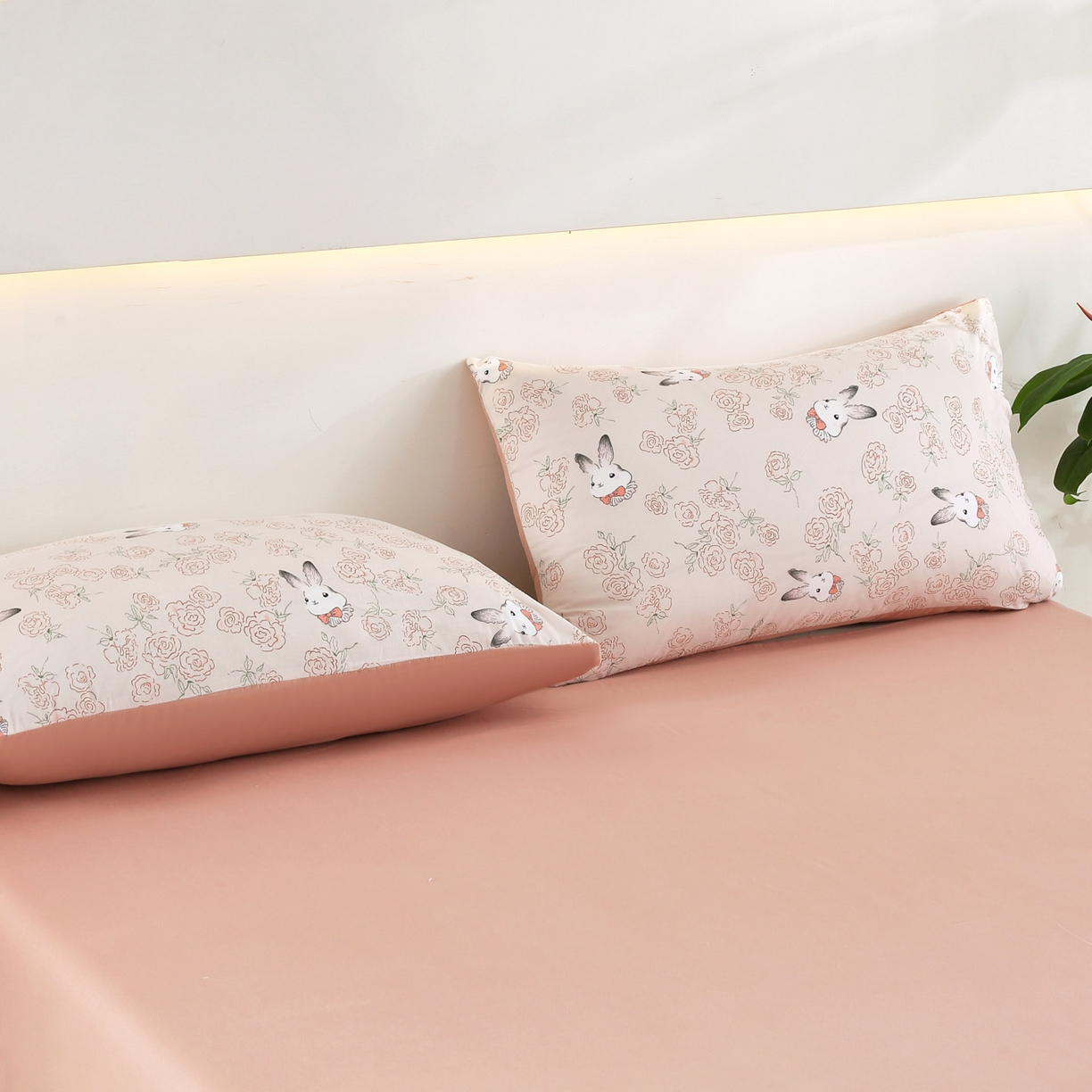 91家纺网 家纺一手货源 找家纺 恋之语 2025新款舒适柔软亲肤爆款芦荟棉四件套货源充足 花与兔