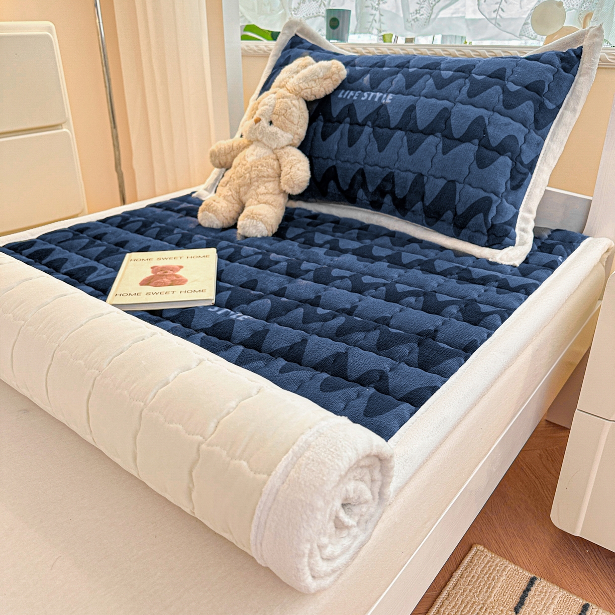 91家纺网 家纺一手货源 找家纺 川悦生活 2025新款A类印花牛奶绒床垫加厚绒保暖床床褥 床垫简-轻蓝