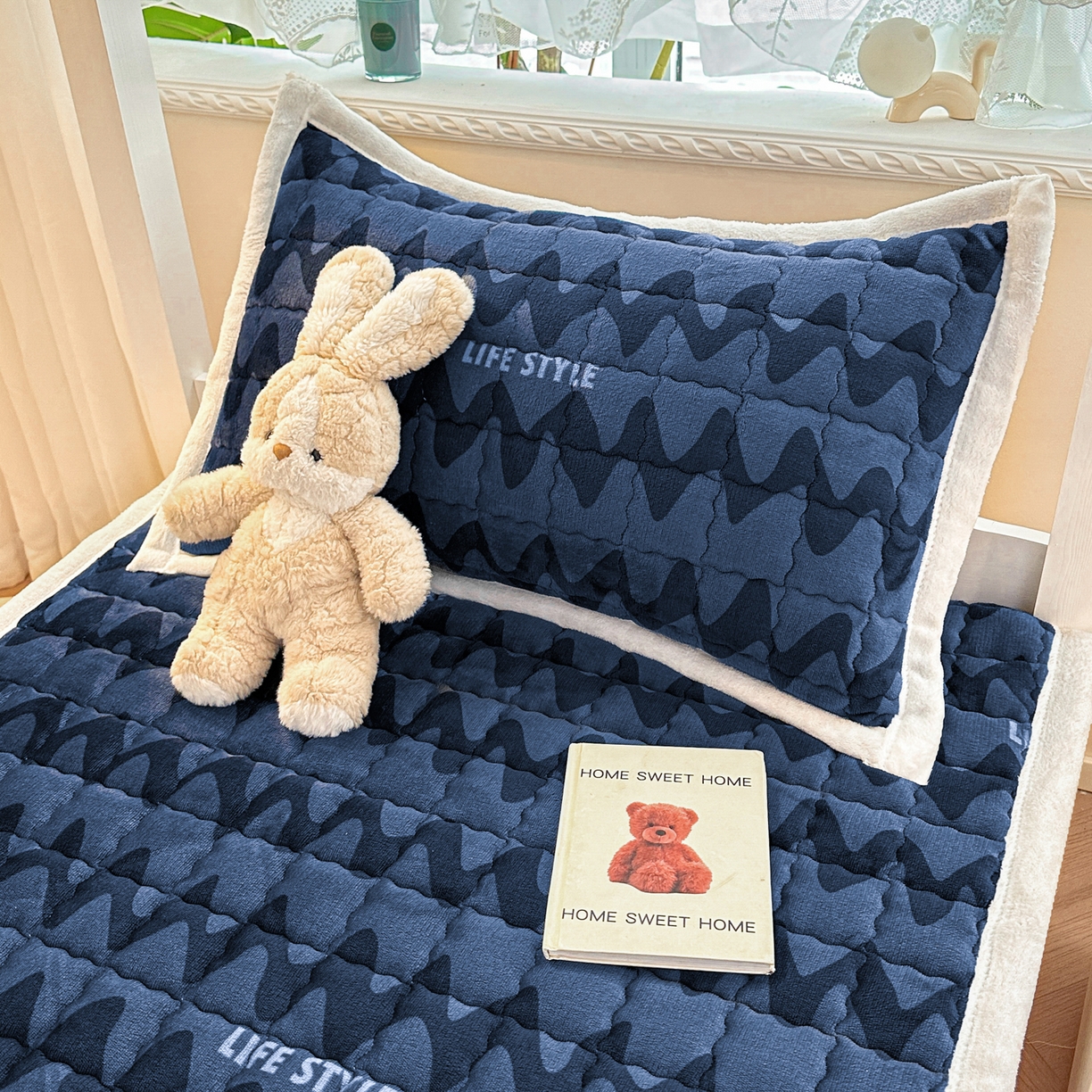 91家纺网 家纺一手货源 找家纺 川悦生活 2025新款A类印花牛奶绒床垫加厚绒保暖床床褥 床垫简-轻蓝