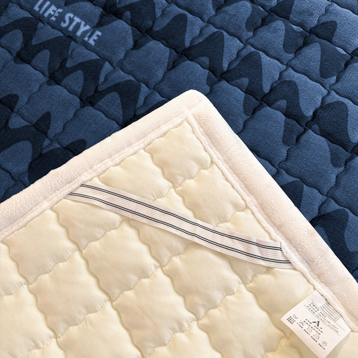 91家纺网 家纺一手货源 找家纺 川悦生活 2025新款A类印花牛奶绒床垫加厚绒保暖床床褥 床垫简-轻蓝