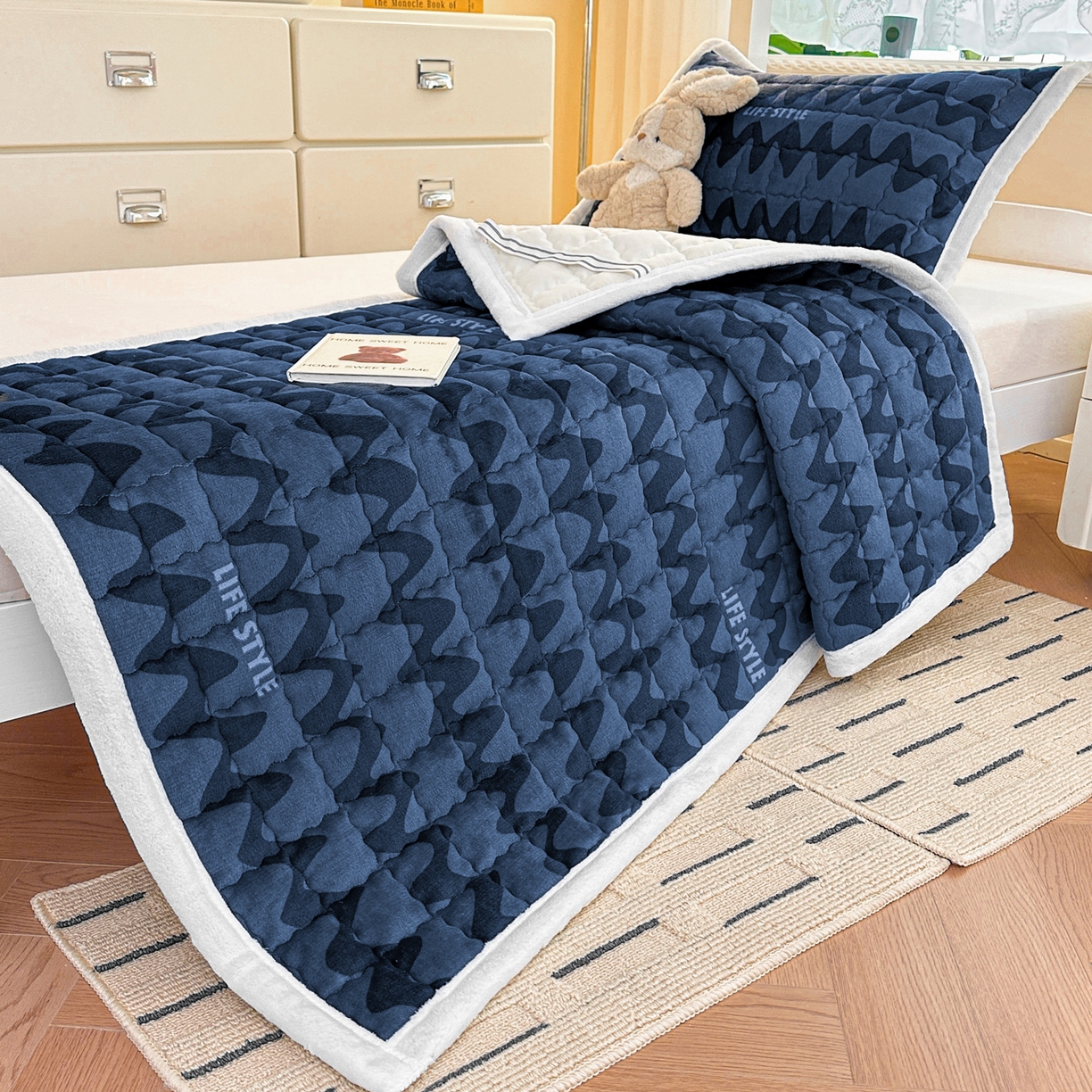 91家纺网 家纺一手货源 找家纺 川悦生活 2025新款A类印花牛奶绒床垫加厚绒保暖床床褥 床垫简-轻蓝