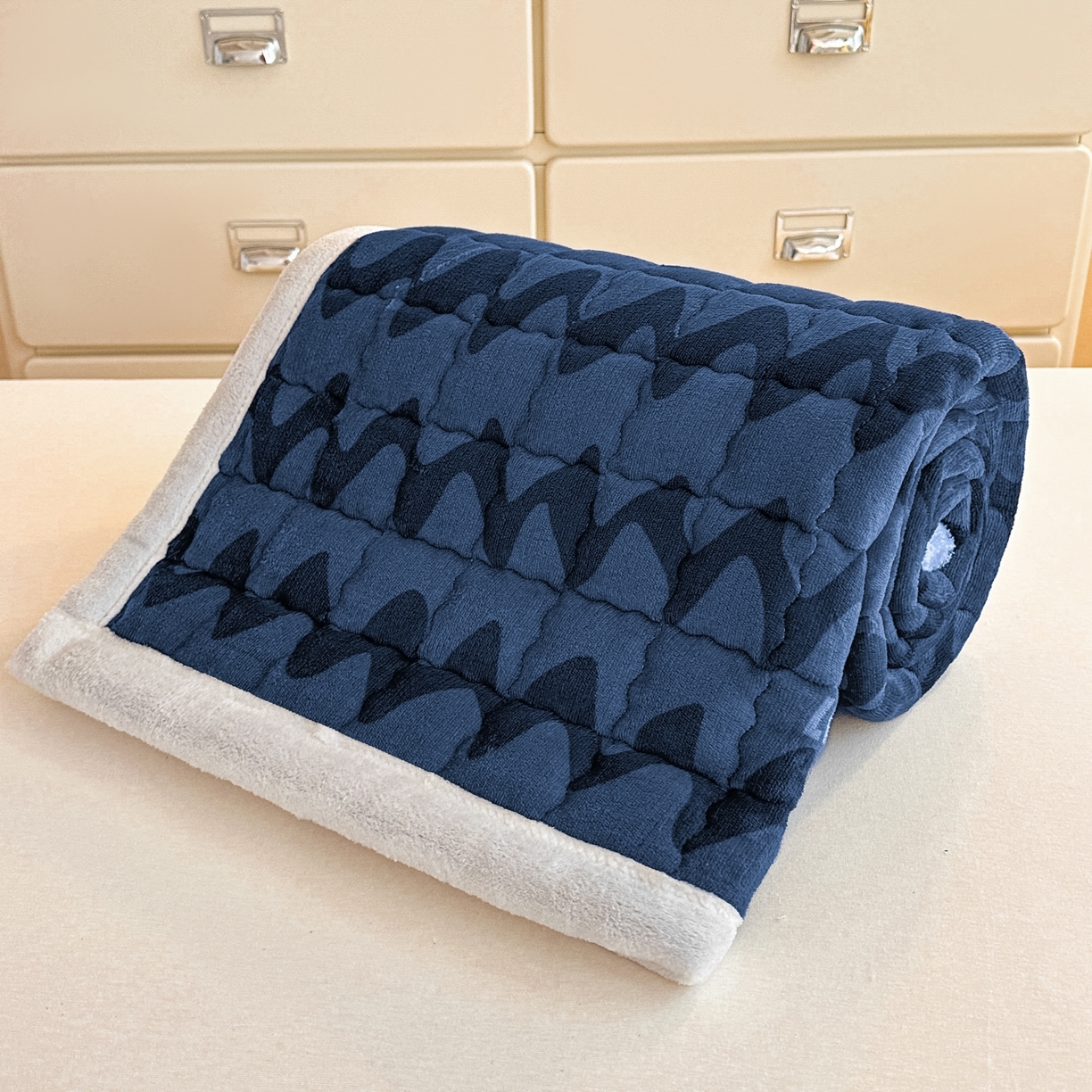 91家纺网 家纺一手货源 找家纺 川悦生活 2025新款A类印花牛奶绒床垫加厚绒保暖床床褥 床垫简-轻蓝