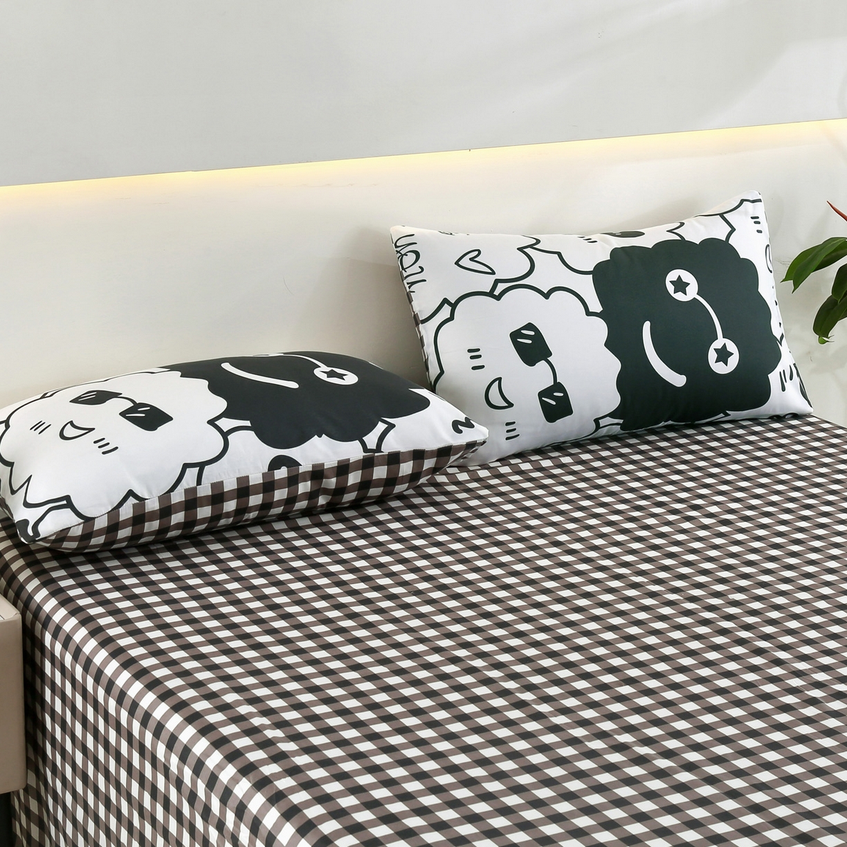 91家纺网 家纺一手货源 找家纺 恋之语 2025新款舒适柔软亲肤爆款芦荟棉四件套货源充足 煤球精灵