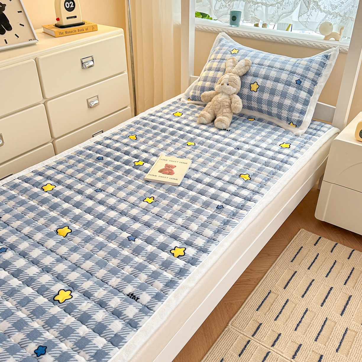 91家纺网 家纺一手货源 找家纺 川悦生活 2025新款A类印花牛奶绒床垫加厚绒保暖床床褥 床垫简空星号