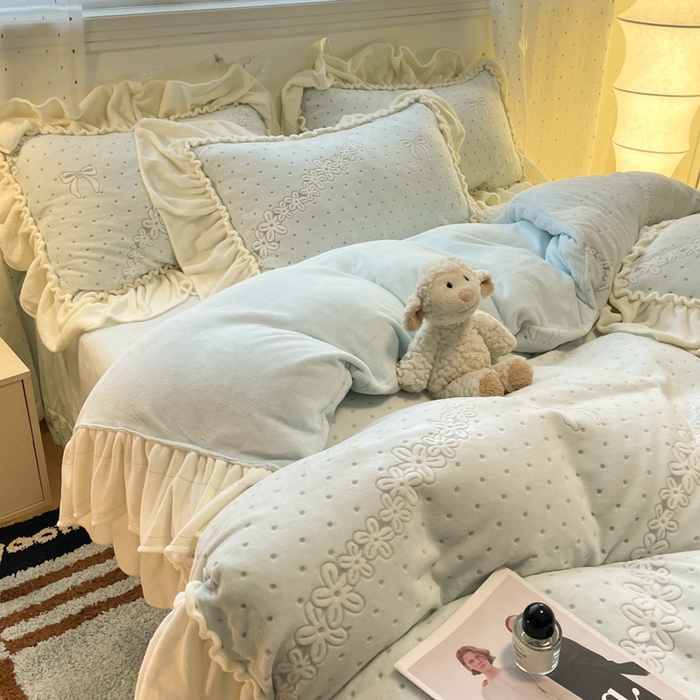 利欧 2025新款褶皱边雕花牛奶绒四件套 少女结-蓝