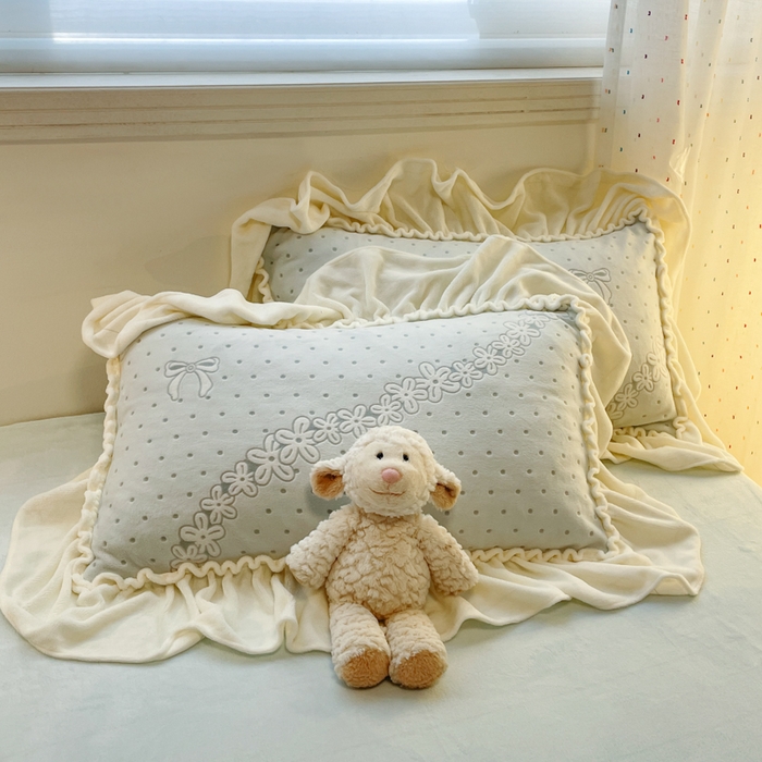 91家纺网 家纺一手货源 找家纺 利欧 2025新款褶皱边雕花牛奶绒四件套 少女结-蓝