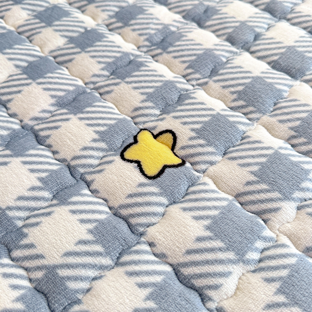 91家纺网 家纺一手货源 找家纺 川悦生活 2025新款A类印花牛奶绒床垫加厚绒保暖床床褥 床垫简空星号